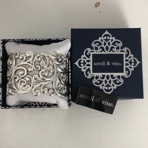 Scroll and vine bracelet - Picture 1 of 2